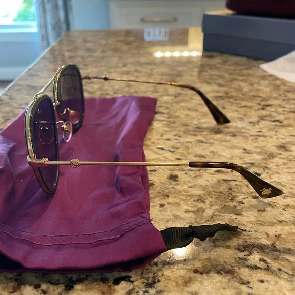 Gucci Sunglasses with Red and Green Accents - Picture 3 of 4